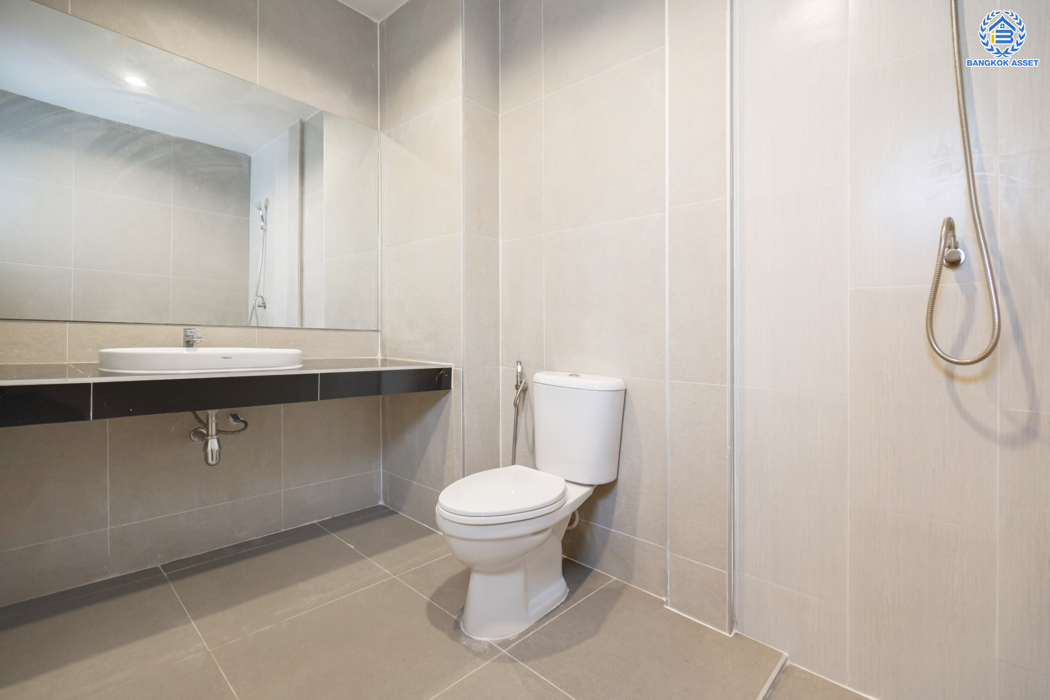 บ้านมือสองตกแต่งใหม่ ม.เน็พปาร์ควิลล่า เกษตร-นวมินทร์ ทาวน์โฮม 3 ชั้นหลังใหญ่ เนื้อที่ 30 ตร.ว. ฟังก์ชัน 3 ห้องนอน 4 ห้องน้ำ (ห้องนอนทุกห้องมีห้องน้ำในตัว) 1 ที่จอดรถ Living Roomก กว้างขวาง บนทำเลใจกลางเมือง! เชื่อมต่อทั้ง ถ.ประเสริฐมนูญกิจ, ถ.ลาดพร้าว, ถ.รามอินทรา ใกล้ The Walk เกษตรนวมินทร์, ทางด่วนรามอินทรา และรถไฟฟ้าสายสีน้ำตาล "สถานีโรงเรียนสตรีวิทยา2"...